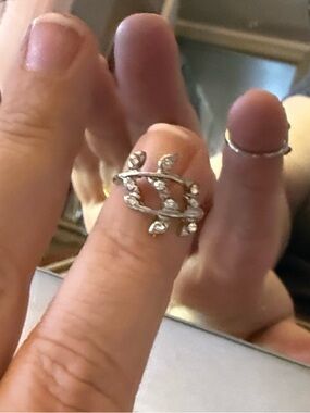 Silver Leaf Vine Ring - Elegant Women’s Ring